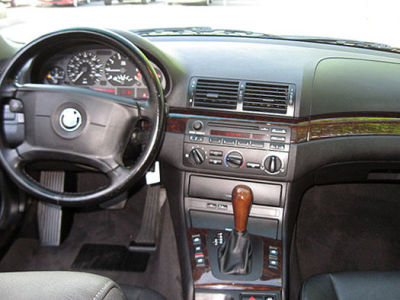 2001 BMW 325 i