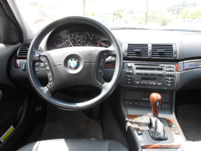 2001 BMW 325  i