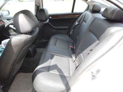 2001 BMW 325  i