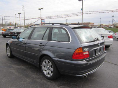 2003 BMW 325  xiT