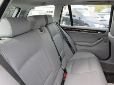 2003 BMW 325  xiT