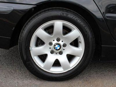 2001 BMW 325  i