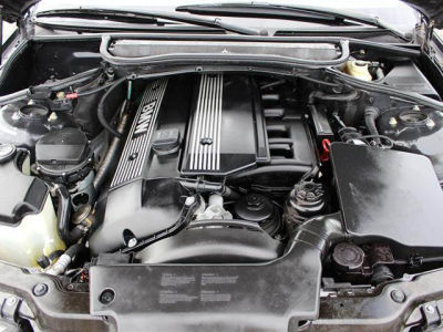 2001 BMW 325  i