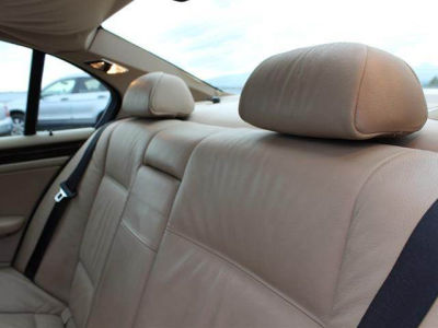 2001 BMW 325  i