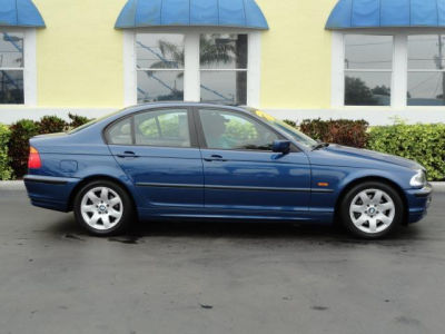 2001 BMW 325  i