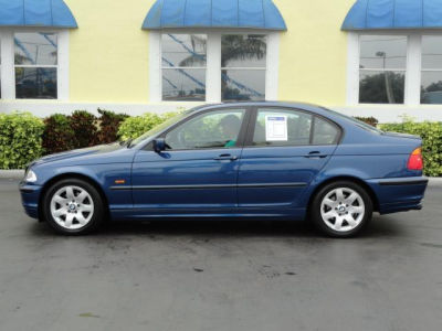 2001 BMW 325  i