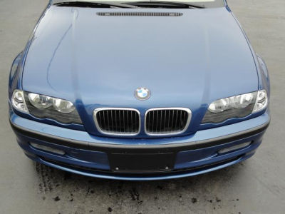 2001 BMW 325  i