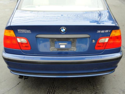 2001 BMW 325  i