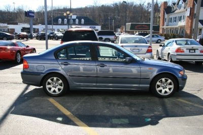 2002 BMW 325 i