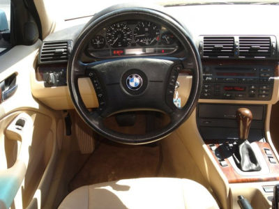 2004 BMW 325  i