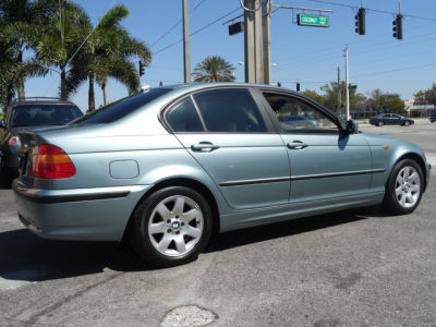 2004 BMW 325  i