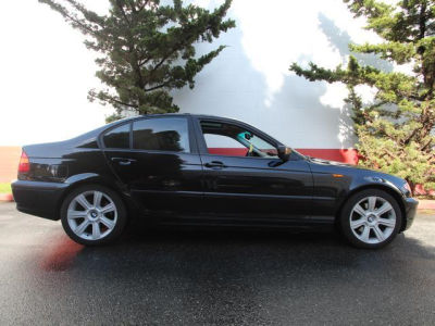 2002 BMW 325  i