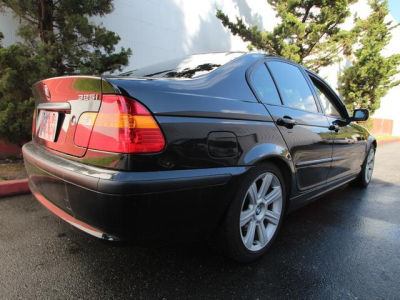 2002 BMW 325  i