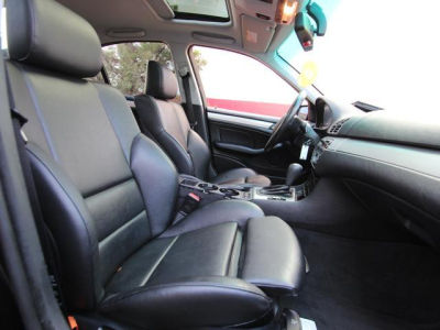 2002 BMW 325  i