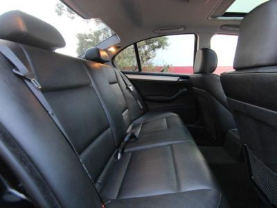 2002 BMW 325  i