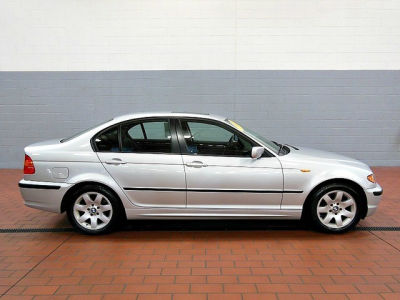 2005 BMW 325  i