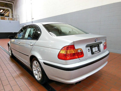 2005 BMW 325  i