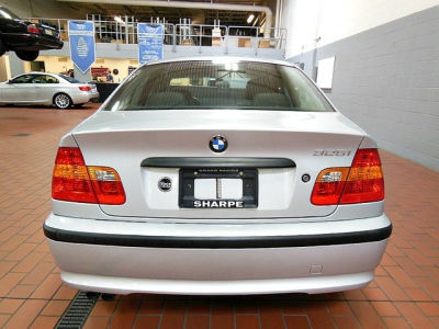 2005 BMW 325  i