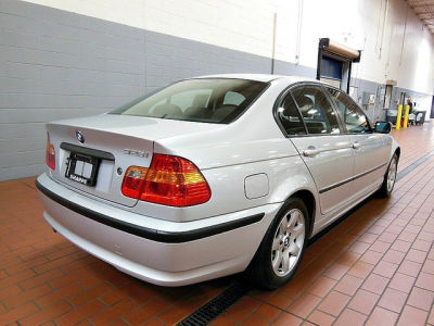 2005 BMW 325  i