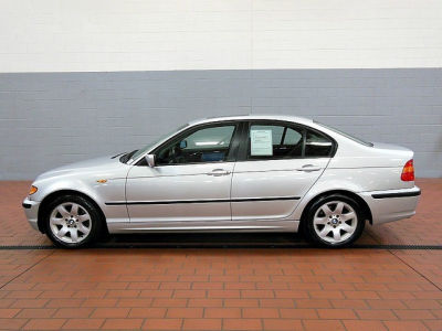 2005 BMW 325  i