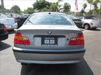 2004 BMW 325  i