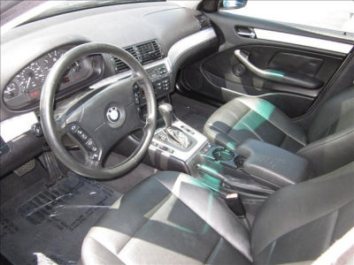 2004 BMW 325  i