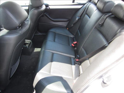 2004 BMW 325  i