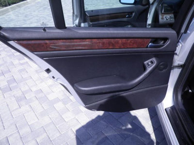 2004 BMW 325  i