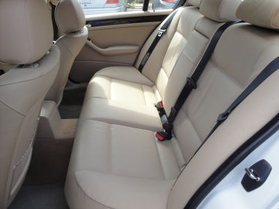 2003 BMW 325  i