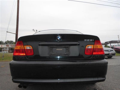 2003 BMW 325  i