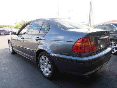 2002 BMW 325 i