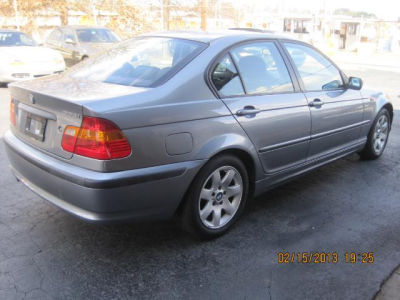 2005 BMW 325  i