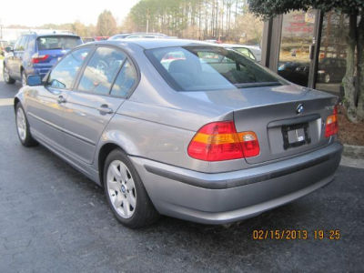 2005 BMW 325  i