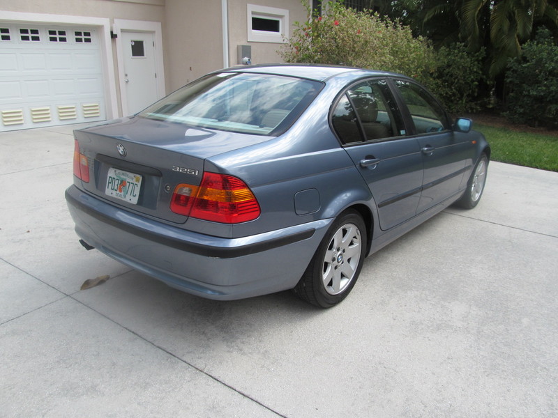 2002 BMW 325  i