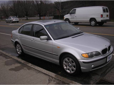 2002 BMW 325  i