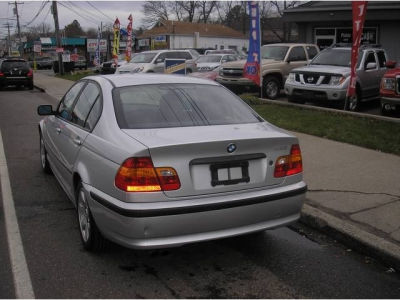 2002 BMW 325  i