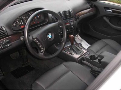 2002 BMW 325  i