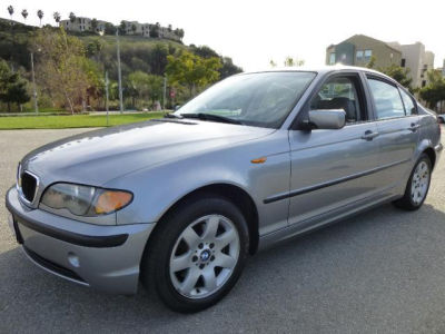 2004 BMW 325  xi