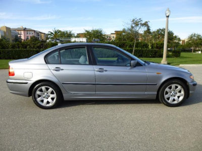 2004 BMW 325  xi