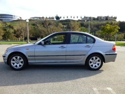 2004 BMW 325  xi