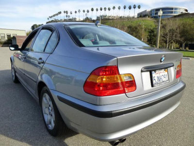 2004 BMW 325  xi