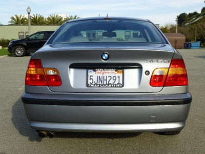 2004 BMW 325  xi