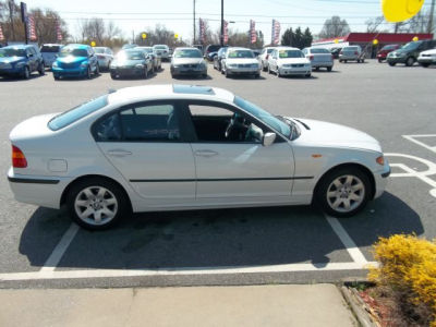 2004 BMW 325  xi