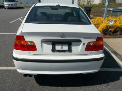 2004 BMW 325  xi