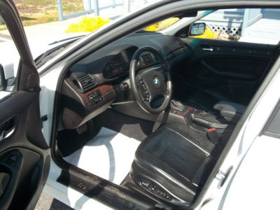 2004 BMW 325  xi