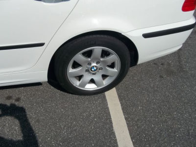 2004 BMW 325  xi