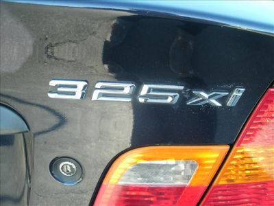 2003 BMW 325  xi