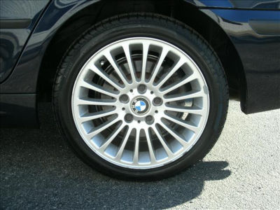 2003 BMW 325  xi