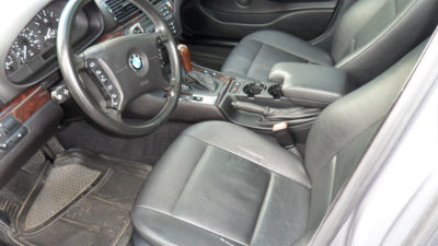 2004 BMW 325  xi