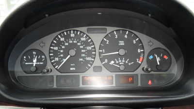 2004 BMW 325  xi